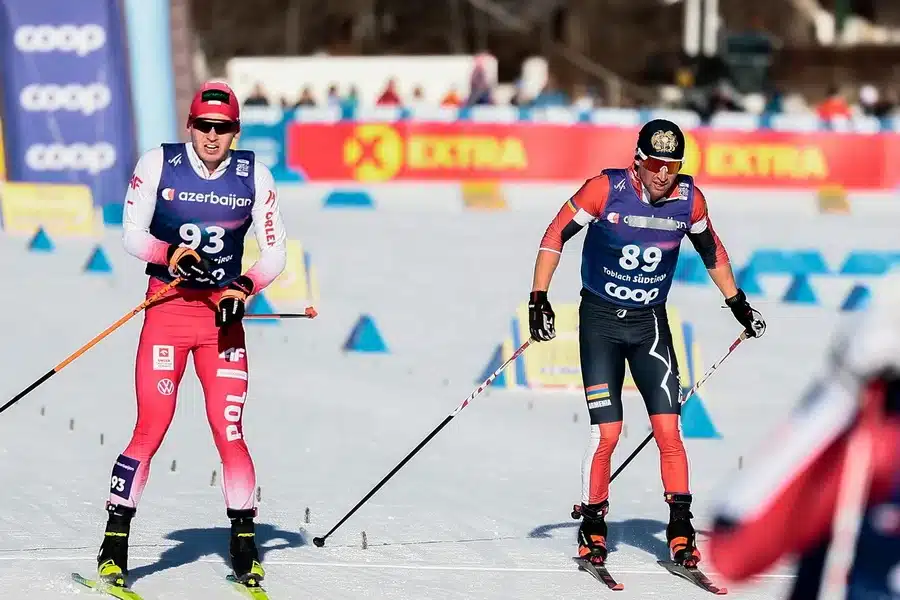 Un skieur Arménien Mikael Mikaelyan, sanctionné pour avoir dissimulé le mot « Azerbaïdjan » sur son dossard