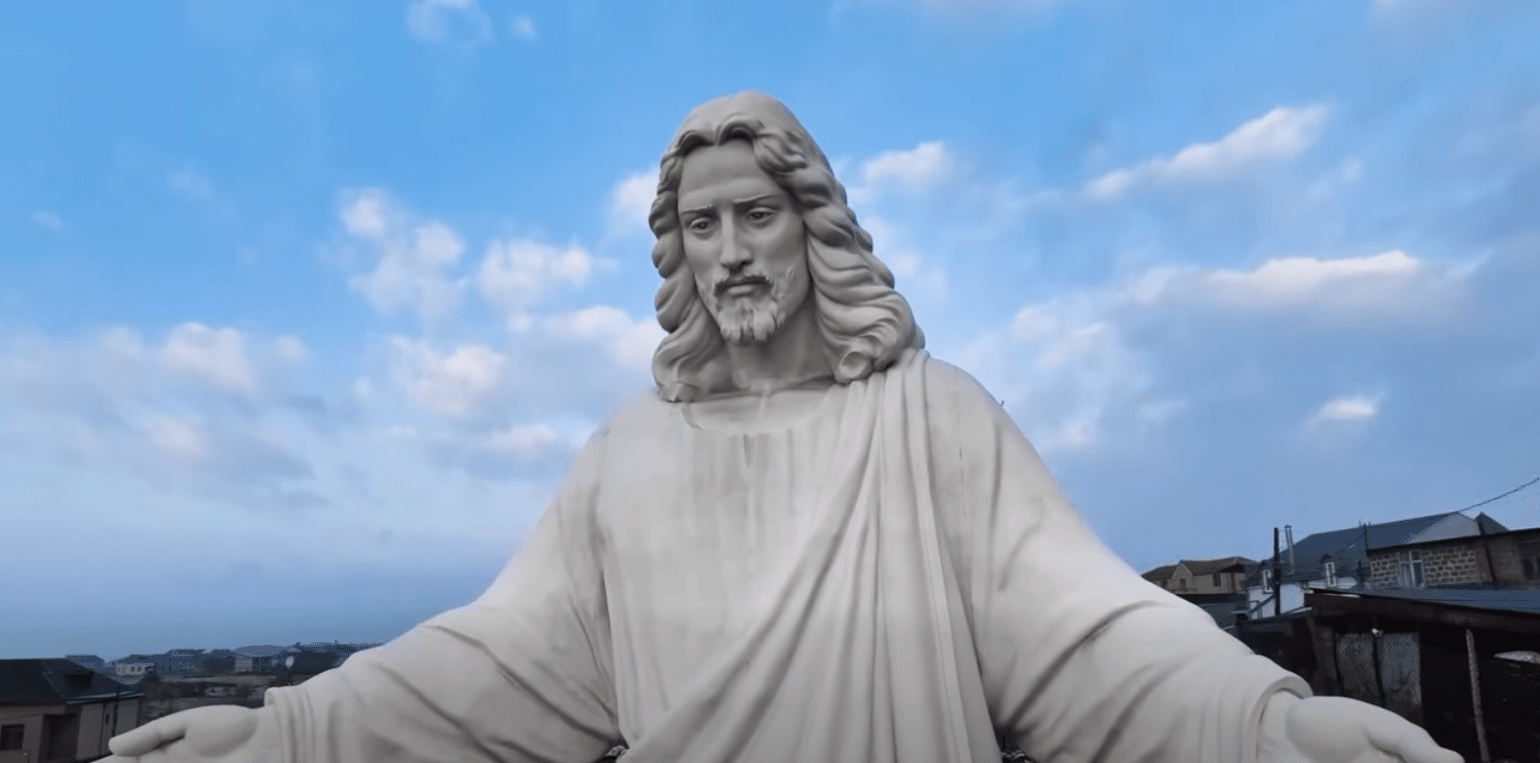 La statue de Jésus-Christ en construction en Arménie est sous les feux des projecteurs des médias internationaux et des blogueurs, avec des millions de vues