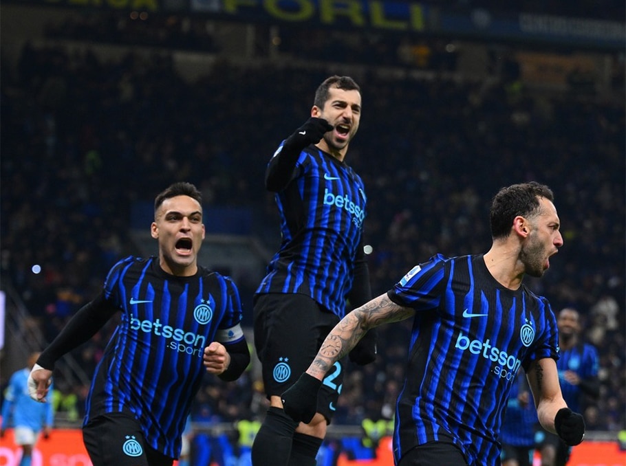 L’Inter Milan le vice-champion d’Italie réalise un match nul contre le champion Naples (2-2) grâce à un penalty obtenu par l’Arménien Henrikh Mkhitaryan