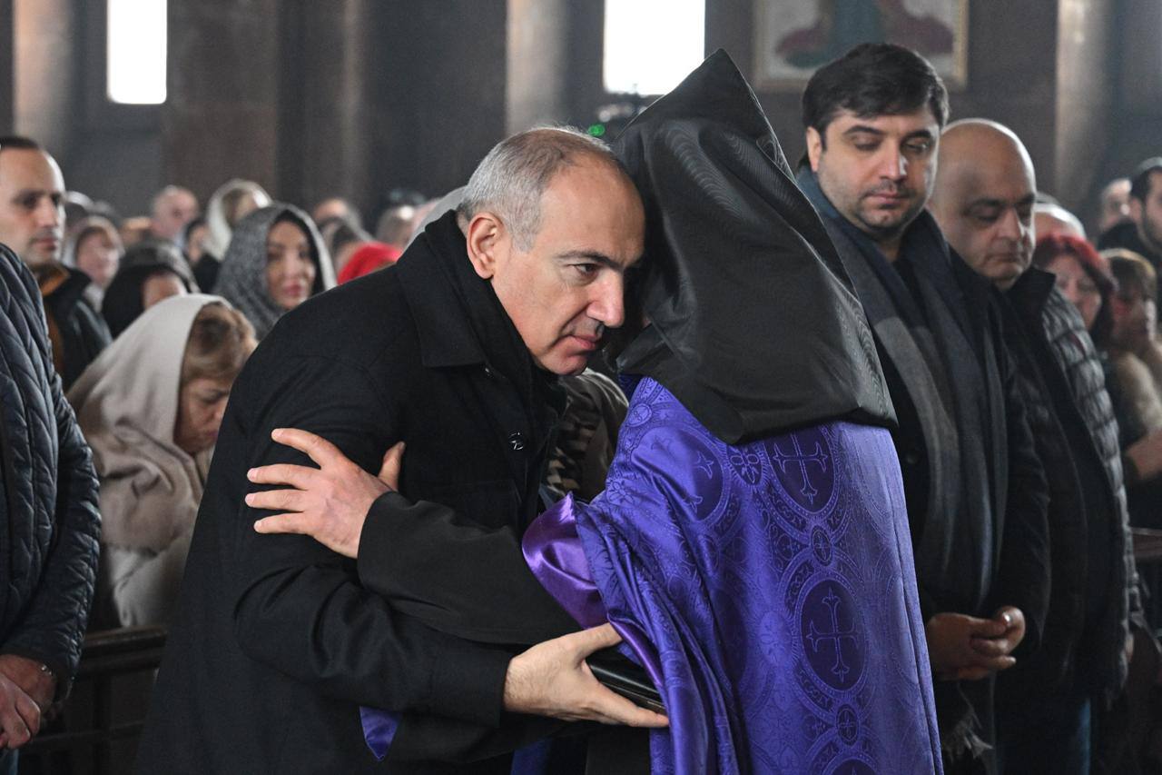 Le Premier ministre arménien a assisté à la messe à l’église Saint-Sauveur (Sourp Prguitch) de Charentsavan
