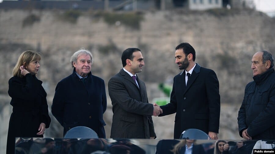 Comment le gouvernement a confié le projet de reconstruction de Cascade à un homme d’affaires en faillite