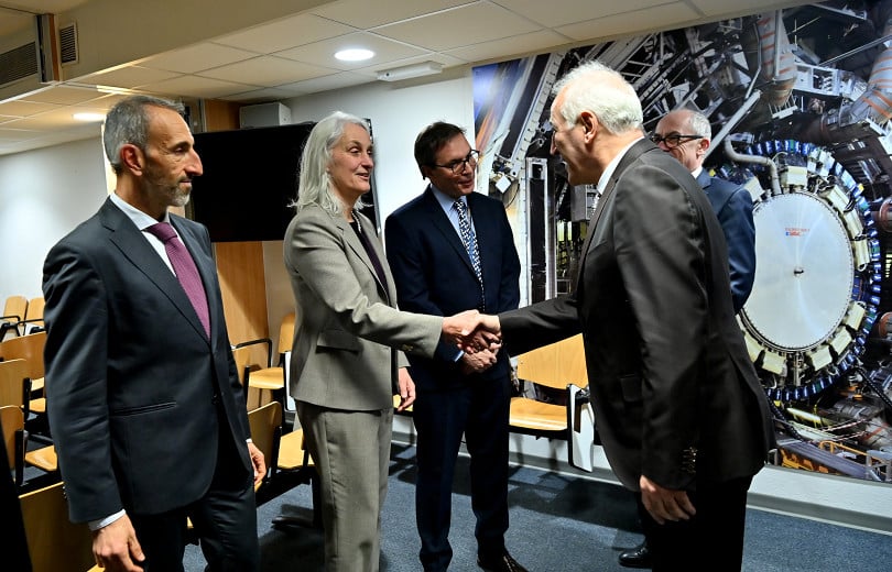 Le président de la République d’Arménie Vahagn Khatchatourian a visité le Centre européen de recherche nucléaire près de Genève