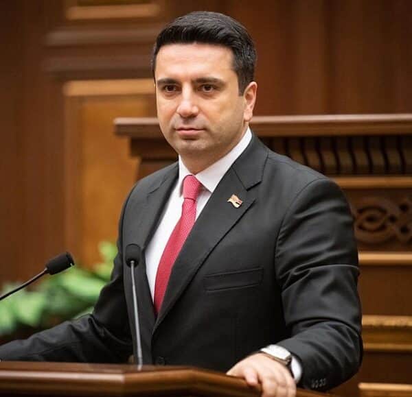 « Les possibilités de présenter le rapport de la commission d’enquête sur la guerre de 44 jours dans l’hémicycle sont limitées », déclare Alen Simonyan