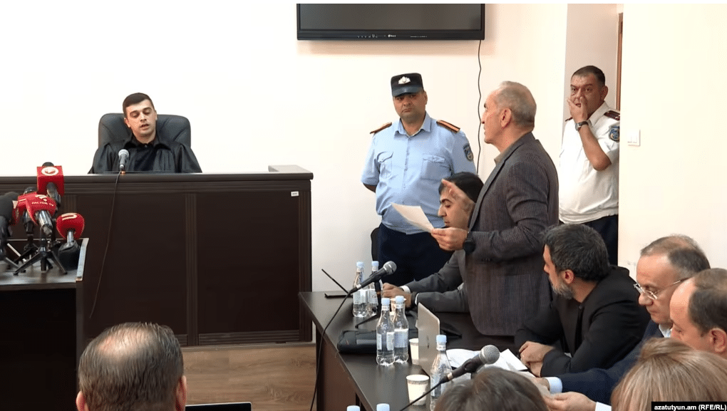 Affaire Kotcharian et consorts : le juge confirme la nouvelle inculpation, plus d’un an après