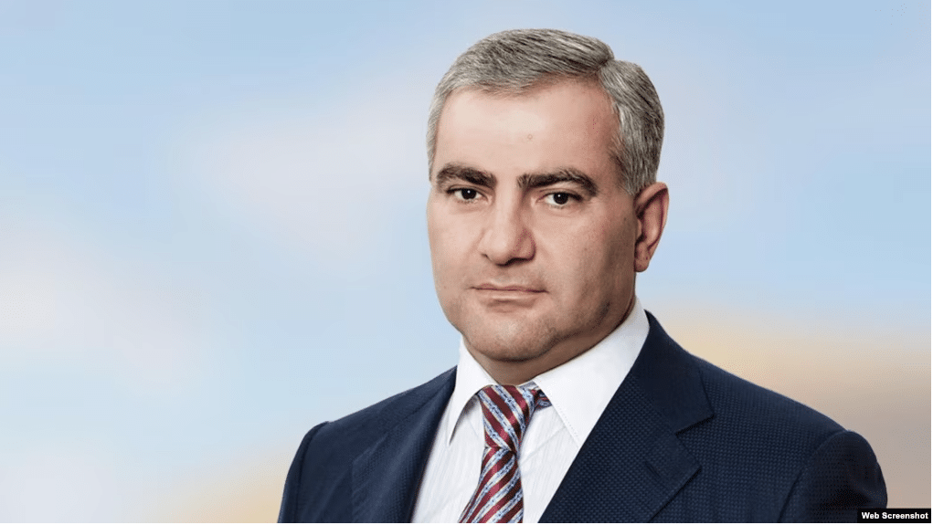Le tribunal ne prolonge pas la détention de Samvel Karapetian et ré-applique l’assignation à résidence