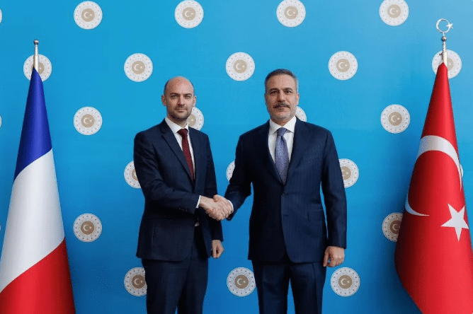 La France soutient la normalisation des relations entre l&rsquo;Arménie et l&rsquo;Azerbaïdjan, ainsi qu&rsquo;entre l&rsquo;Arménie et la Turquie, a déclare M. Barrot.