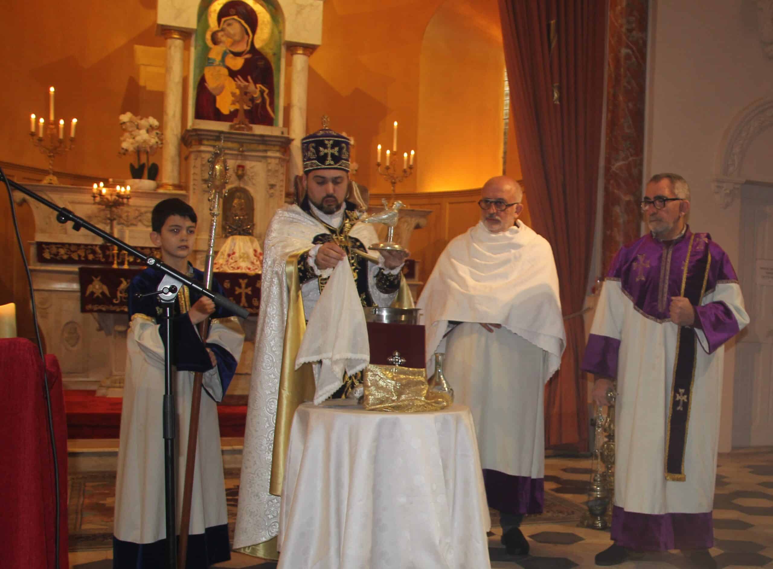 Ferveur et chaleur à la Messe du Noël Arménien à l’Eglise arménienne Saint-Nicolas de Romans Dimanche 11 Janvier