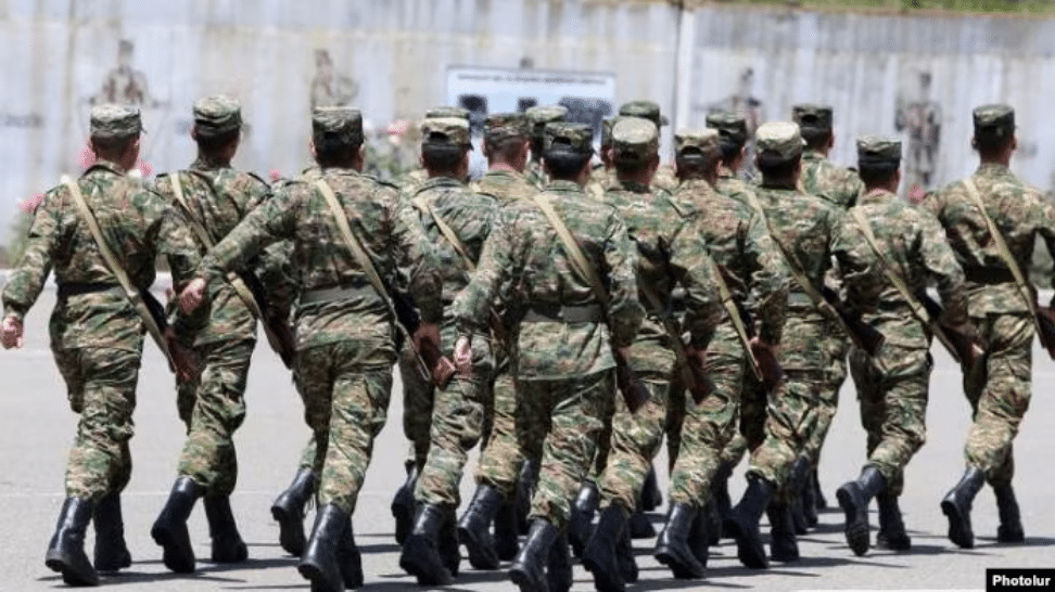 Le projet de loi offrant cinq options aux hommes âgés de 27 à 37 ans ayant évité le service militaire a été adopté en première lecture
