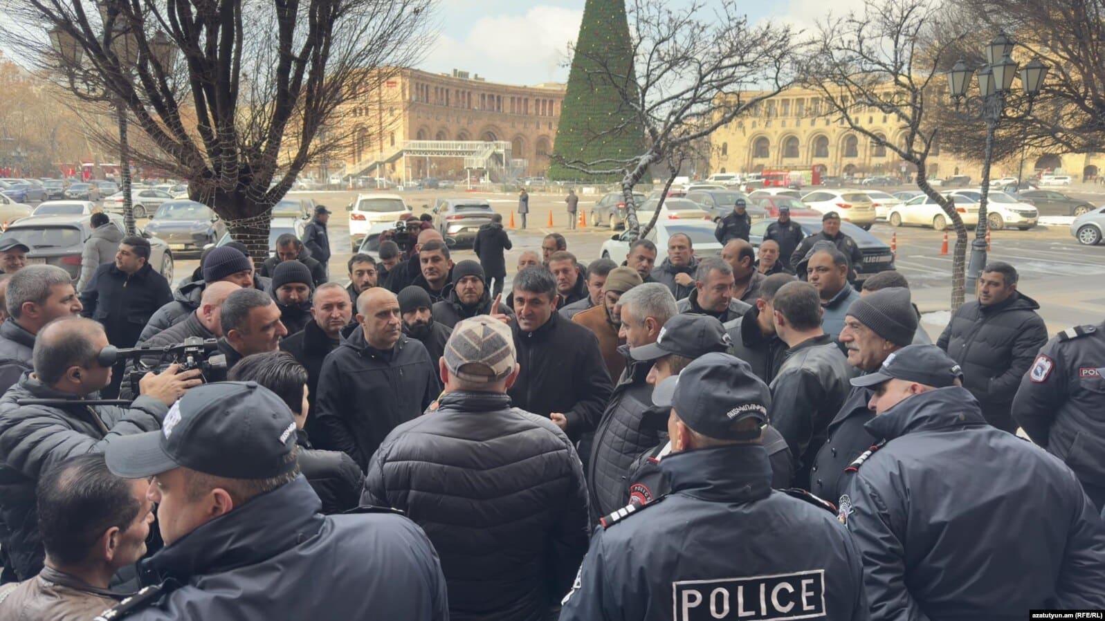 Les chauffeurs de poids lourds manifestent à nouveau devant le gouvernement : “L’année a commencé et nous ne savons pas comment travailler”