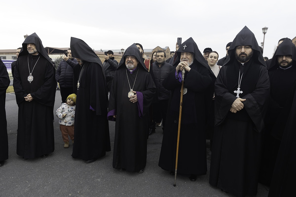 Le Saint-Siège d’Etchmiadzine condamne l’ouverture de poursuites pénales contre le Catholicos et l’interdiction de quitter l’Arménie