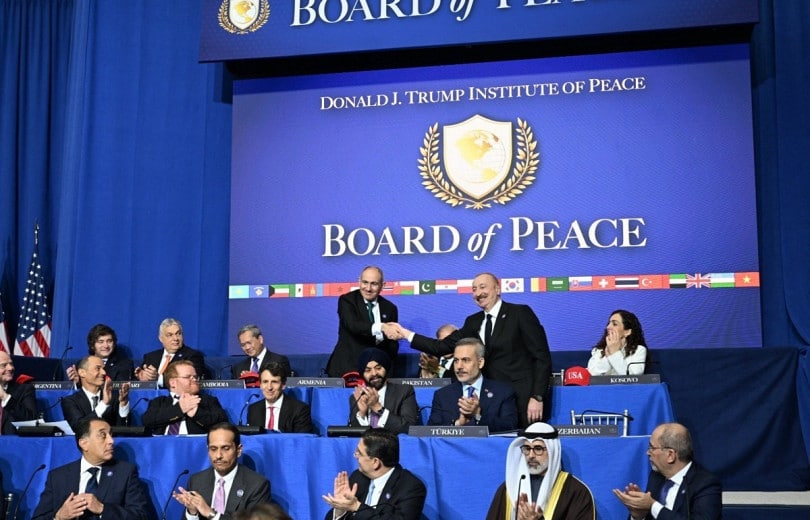 Poignée de main entre Pachinian et Aliyev devant le mot « paix » à Washington : une coïncidence en apparence anodine revêt une profonde signification symbolique selon Hajiyev