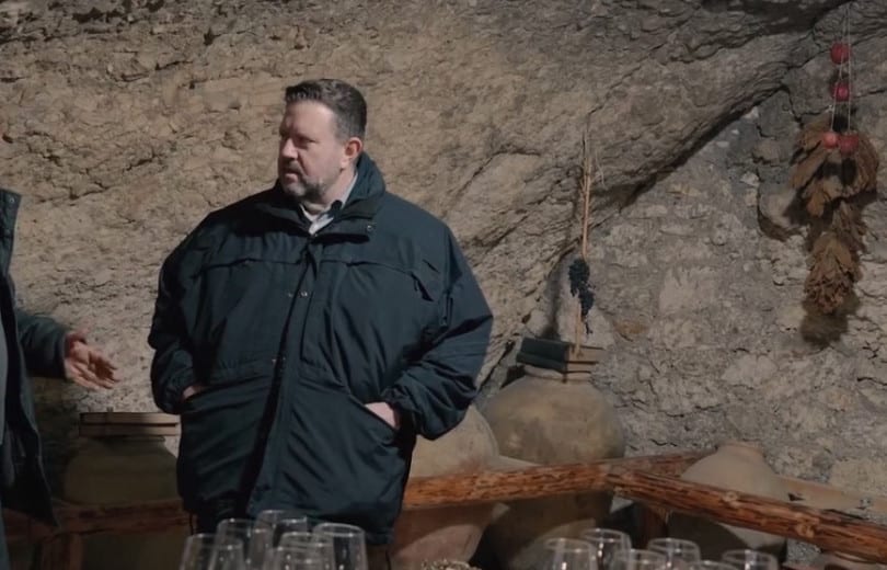 Le chargé d’affaires Américain en Arménie visite le monastère de Noravank et la grotte d’Areni-1 dans la région de Vayots Dzor