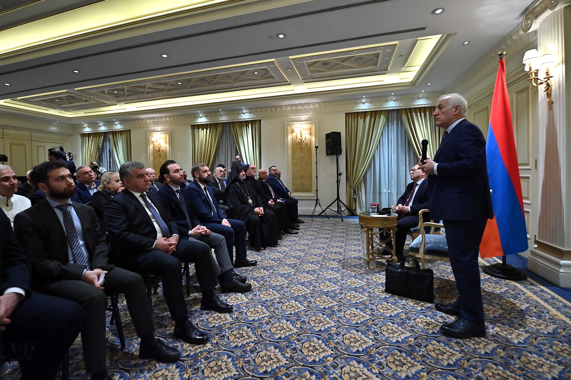 Le Président de la République d’Arménie Vahagn Khatchatourian a rencontré des représentants de la communauté arménienne en Grèce