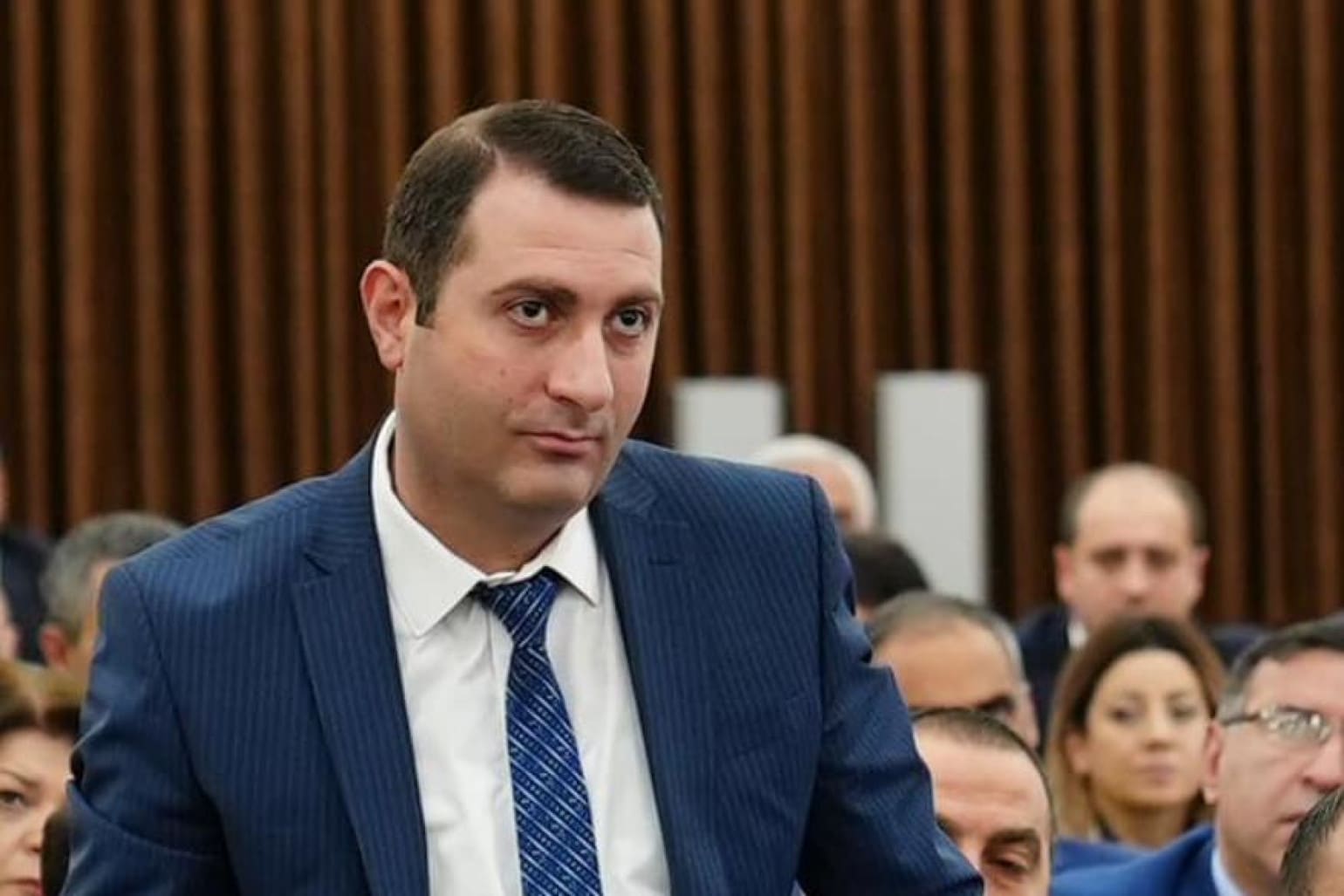 Le directeur du département des transports de la municipalité de Yerevan, Vazgen Harutyunyan, a été inculpé et suspendu de ses fonctions affirme Hetq.am