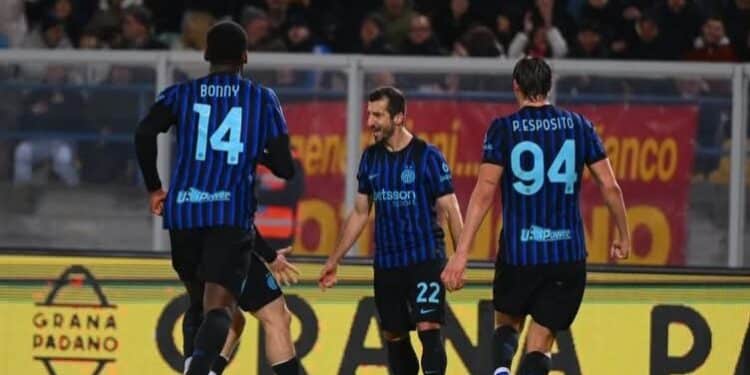 L&rsquo;Inter de Milan s&rsquo;impose 2-0 à domicile face au Genoa lors de la 27e journée du championnat d’Italie, passe décisive d’Henrikh Mkhitaryan