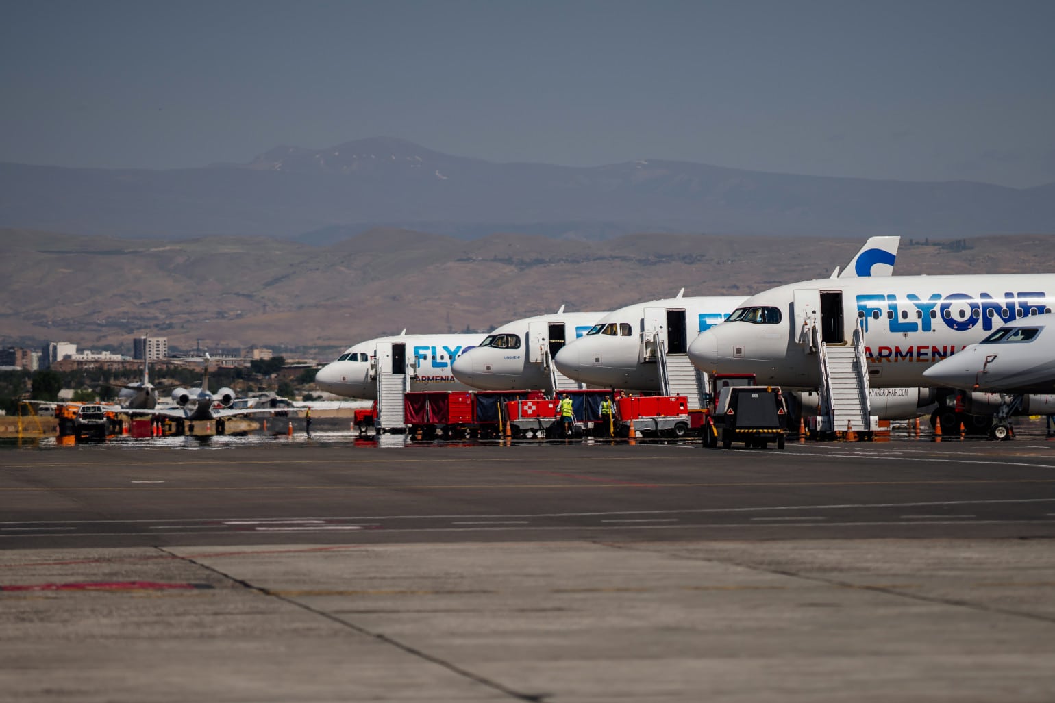 FlyOne Armenia propose des billets d&rsquo;avion depuis Yerevan vers Vienne, Amsterdam, Alicante et Batoumi à partir de 24,99 euros ou l&rsquo;équivalent en dram arménien