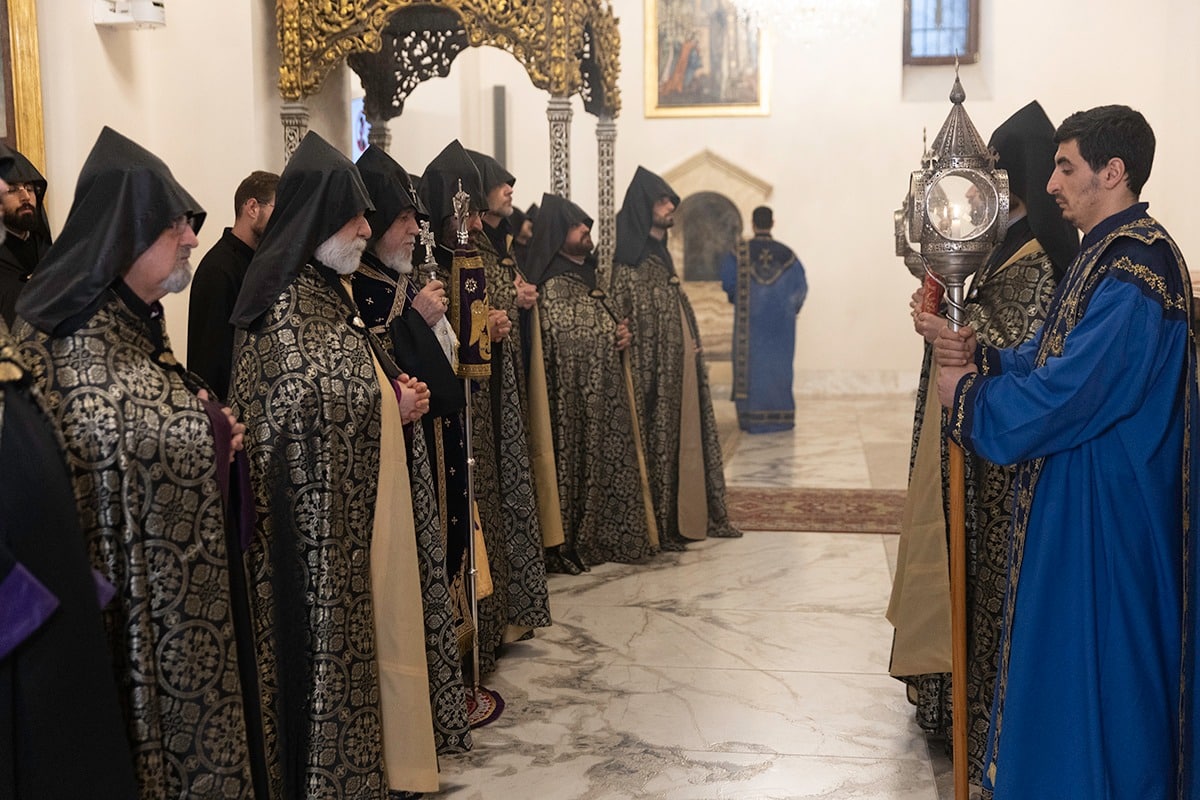 Une messe de requiem a été célébrée à Sainte-Etchmiadzine pour le repos des âmes des victimes du pogrom anti-arménien de Soumgaït en février 1988