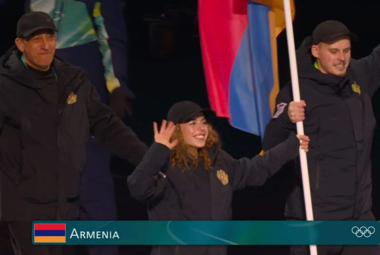L’Arménie avec le drapeau porté par les patineurs Karina Akopova et Nikita Rakhmanin a fait son entrée au stade olympique pour les XXVe Jeux Olympiques d’hiver de Milan et Cortina d’Ampezzo