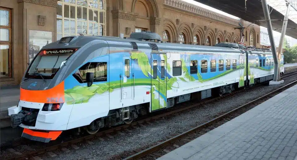 Le réseau ferroviaire arménien pourrait s&rsquo;effondrer du jour au lendemain s&rsquo;il était transféré à un autre pays affirme Sergueï Choïgou
