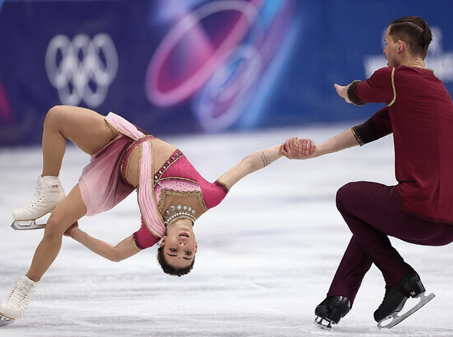 En patinage artistique le couple Karina Akopova et Nikita Rakhmanin représentant l’Arménie terminent 14e du programme libre aux XXVe Jeux olympiques d’hiver de Milan-Cortina