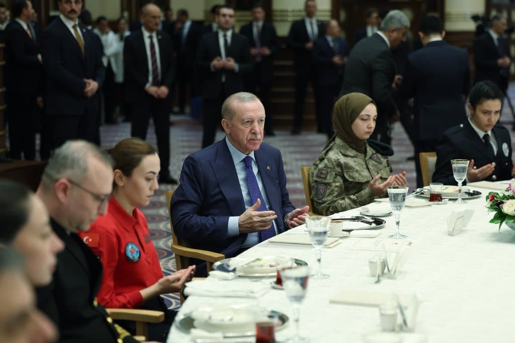 Turquie: Erdogan défend les programmes religieux du ramadan à l&rsquo;école