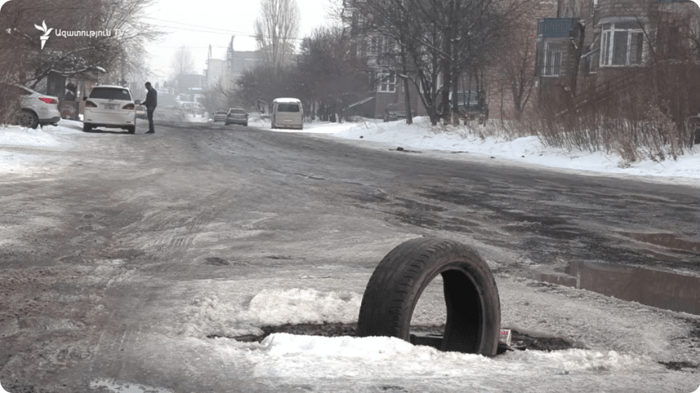 « Les voitures sont mises en pièces… l’asphalte fondra plus vite que la neige » : les rues du quartier Ani de Gyumri sont comparées à un champ de bataille