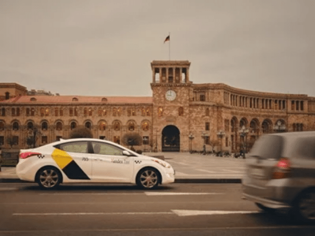 Le ministre arménien de l’Économie a lancé une discussion sur le financement (crédit) des chauffeurs de taxi qui paient leurs impôts et travaillent de manière transparente