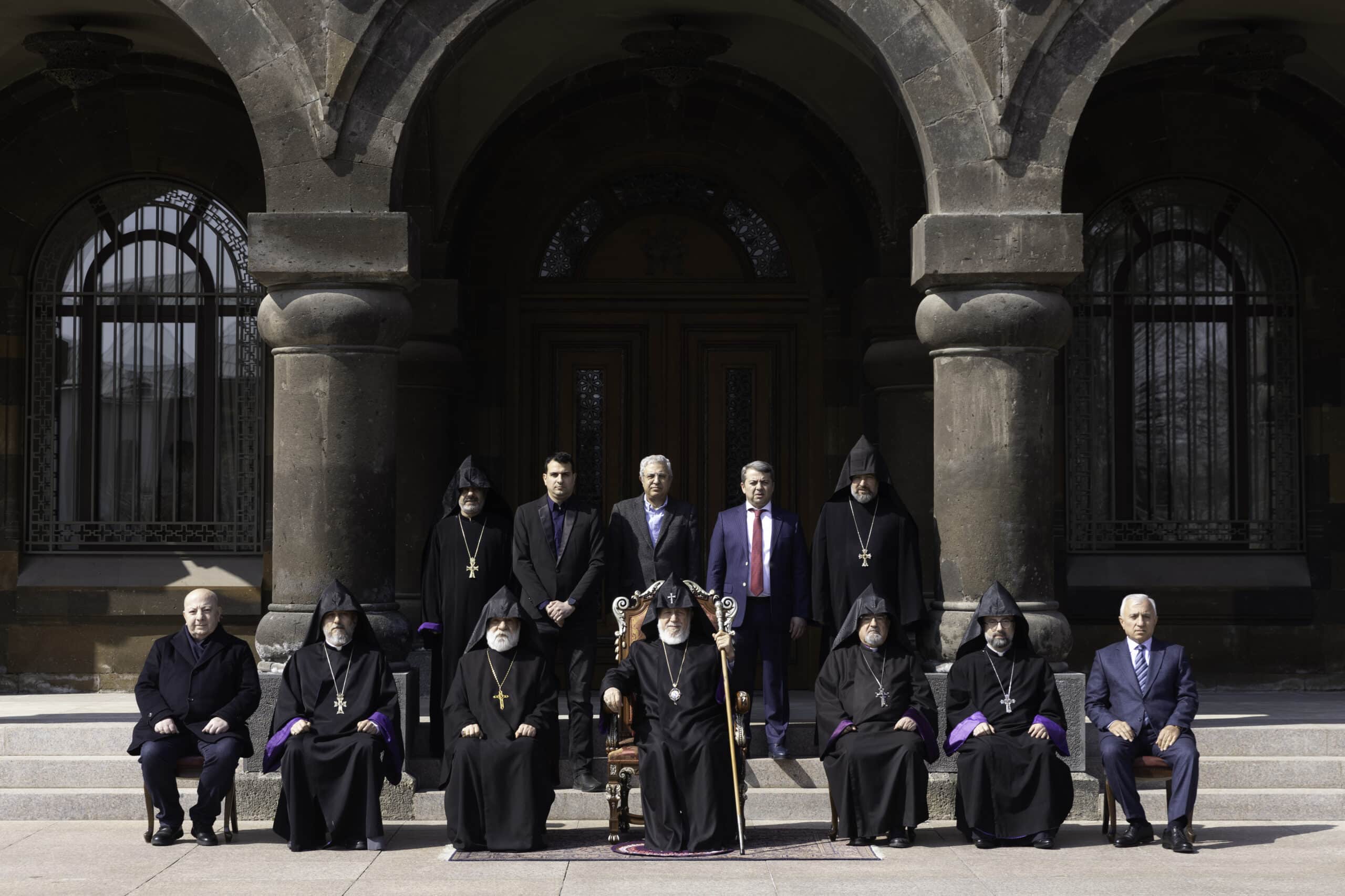 Etchmiadzine dénonce les attaques de Pashinyan contre l&rsquo;Église devant le Parlement européen