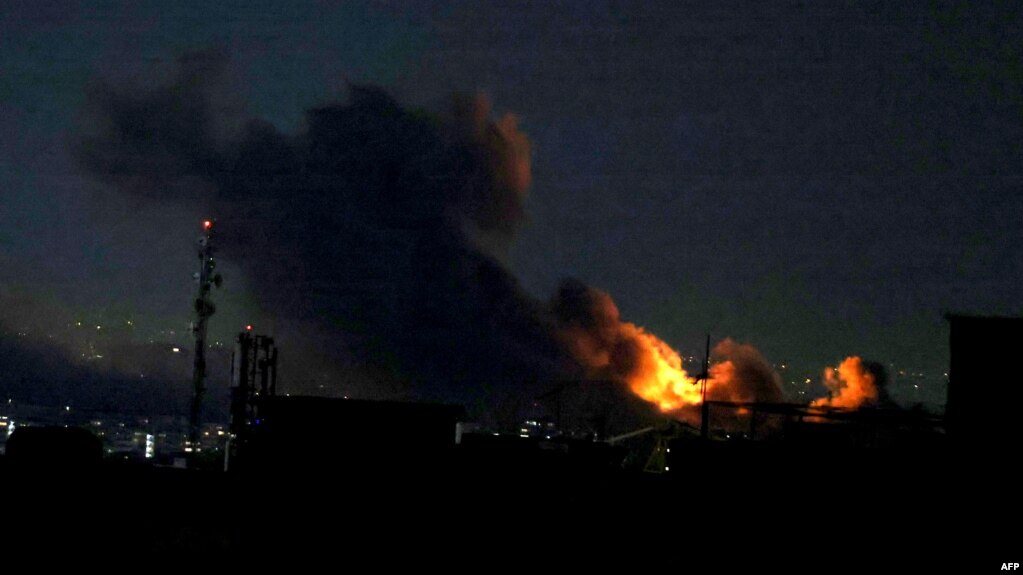 Trump affirme vouloir s’emparer du pétrole iranien, mais insiste également sur le fait que les pourparlers de paix se déroulent « extrêmement bien »