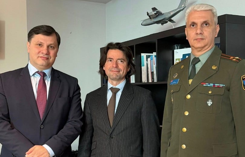 L&rsquo;ambassadeur d’Arménie en France, Arman Khachatryan, s&rsquo;entretient avec Guillaume Aulagnier sur la coopération franco-arménien en matière de défense