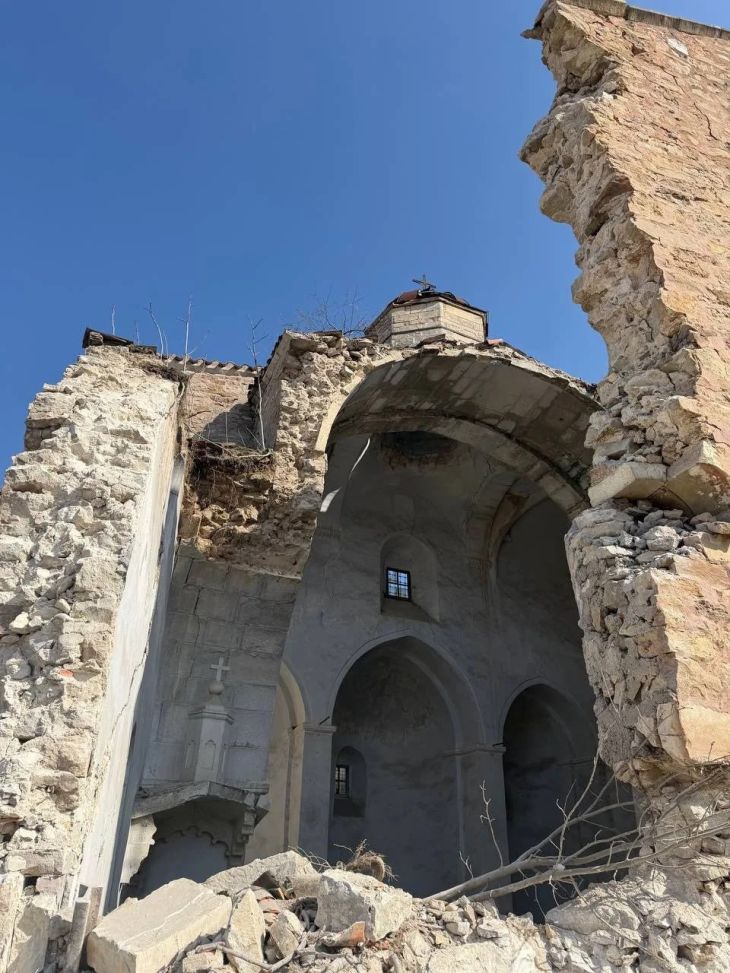 L&rsquo;église arménienne Saint-Mikael-et-Saint-Gabriel s&rsquo;est effondrée à Théodosie en Crimée