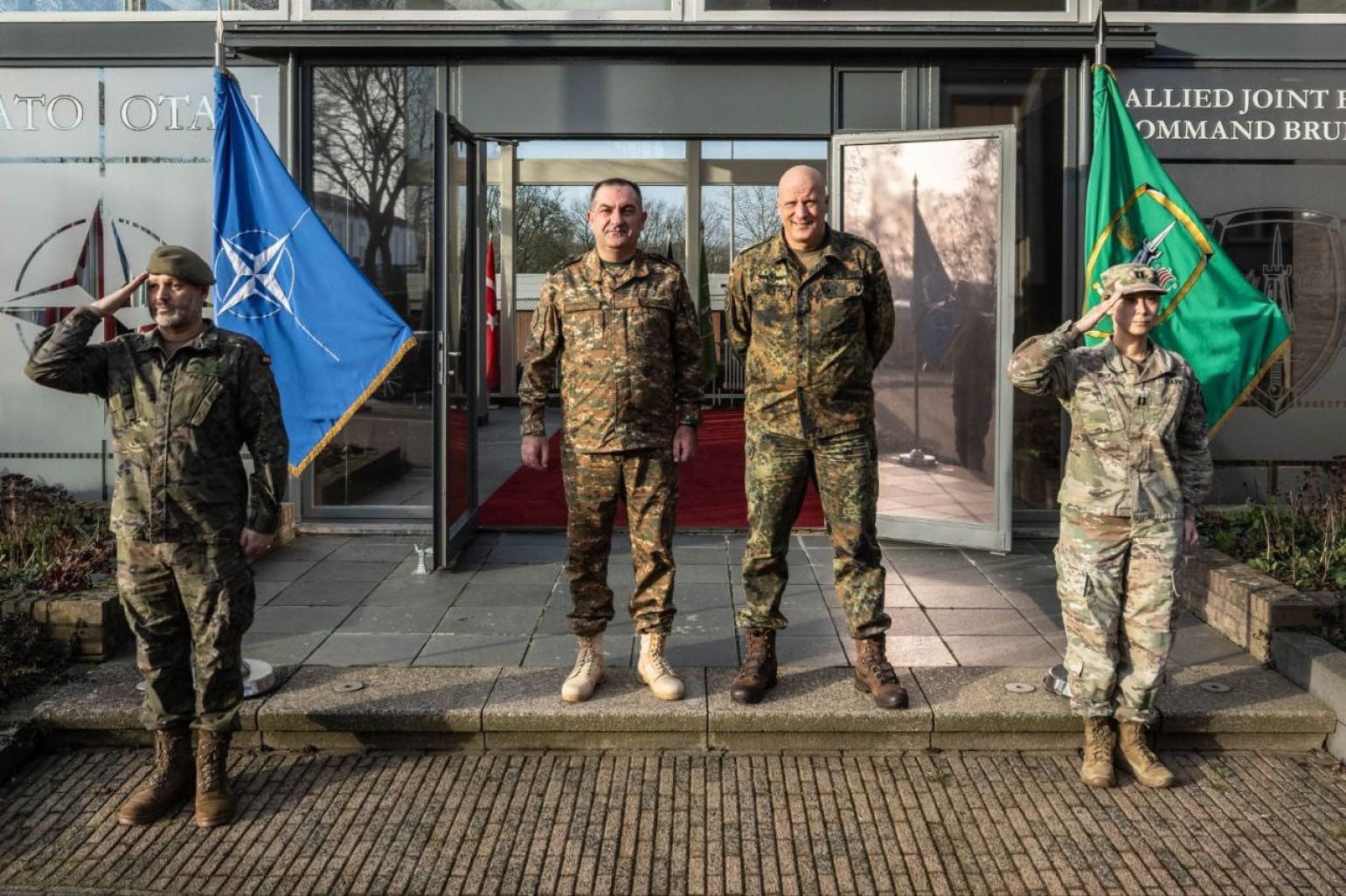 Le chef d’état-major de l’armée arménienne Edward Asryan avec une délégation d’Arménie a visité le Commandement des forces interarmées alliées de l&rsquo;OTAN à Brunssum