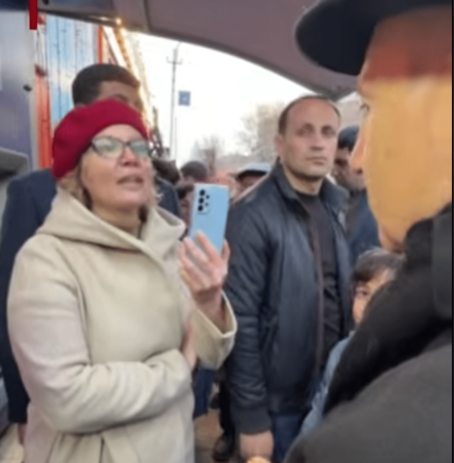 Une citoyenne interpelle Pachinian : en 2018, vous avez déclaré que l&rsquo;Artsakh faisait partie de l&rsquo;Arménie, point final. Vous m&rsquo;avez trompé, ainsi que des milliers d&rsquo;autres personnes comme moi