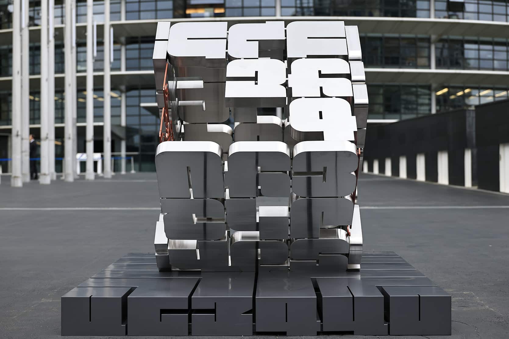 Un monument dédié à l&rsquo;alphabet arménien a été inauguré près du bâtiment du Parlement européen à Strasbourg