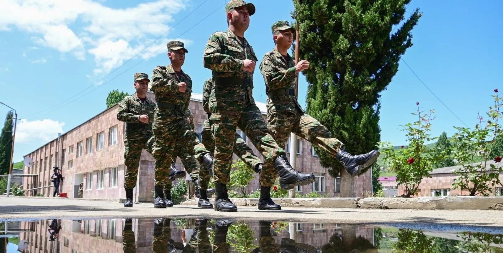 En Arménie, le nombre de bénéficiaires du programme de transition du service militaire obligatoire à durée déterminée vers le service militaire contractuel a dépassé 5 200