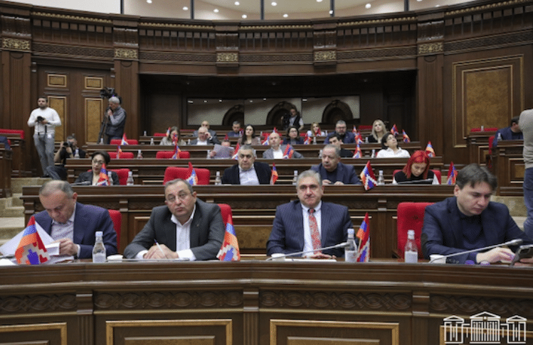 Dans sa dernière diatribe, Pashinyan s&rsquo;en prend à la FRA, affirmant que ce parti ne devrait pas exister en Arménie.