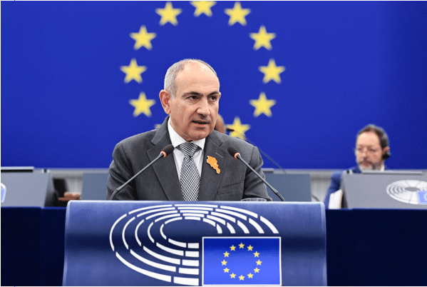 Pashinyan dévoile devant le Parlement européen ses querelles avec l&rsquo;Église et les partis politiques, par Harut Sassounian