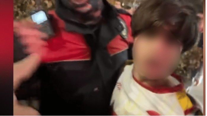 TURQUIE. Un enfant arrêté pour un maillot portant l’inscription « Kurdistan »