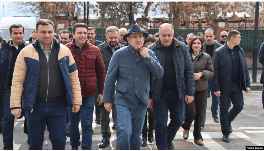 Pashinian accusé d&rsquo;exploiter les craintes d&rsquo;une guerre pour assurer sa réélection
