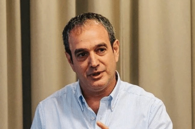 « Un oligarque russe fait entrer un général israélien dans la sphère politique arménienne », déclare Ruben Rubinyan