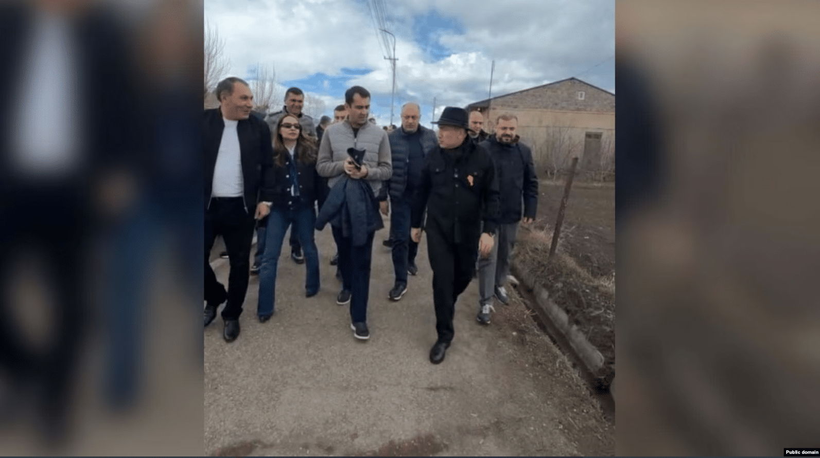 Le « bus joyeux » de Pachinian dans le Gegharkounik : routes, promesses, habitants satisfaits et mécontents