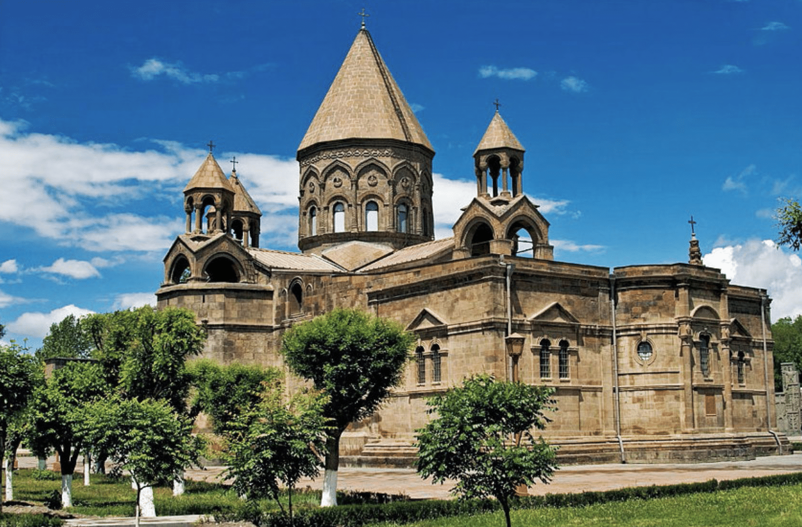 L&rsquo;Arménie met fin aux concessions de terres gratuites à l&rsquo;Église apostolique