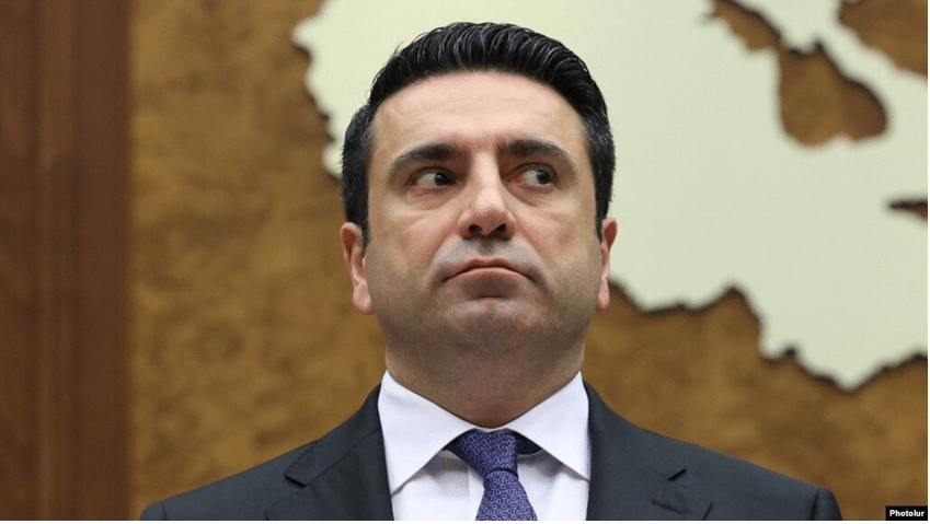 La police arrête deux personnes à la suite d’un incident impliquant Alen Simonian aux abords du Parlement arménien dont il est le président à Erevan
