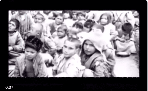 Images d&rsquo;archives rares montrant des enfants arméniens lors des marches de la mort