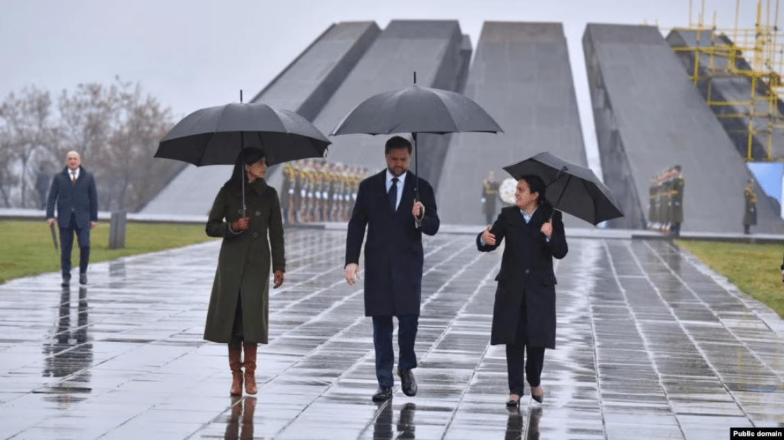La directrice du mémorial du génocide arménien « contrainte » de démissionner après la visite de Vance
