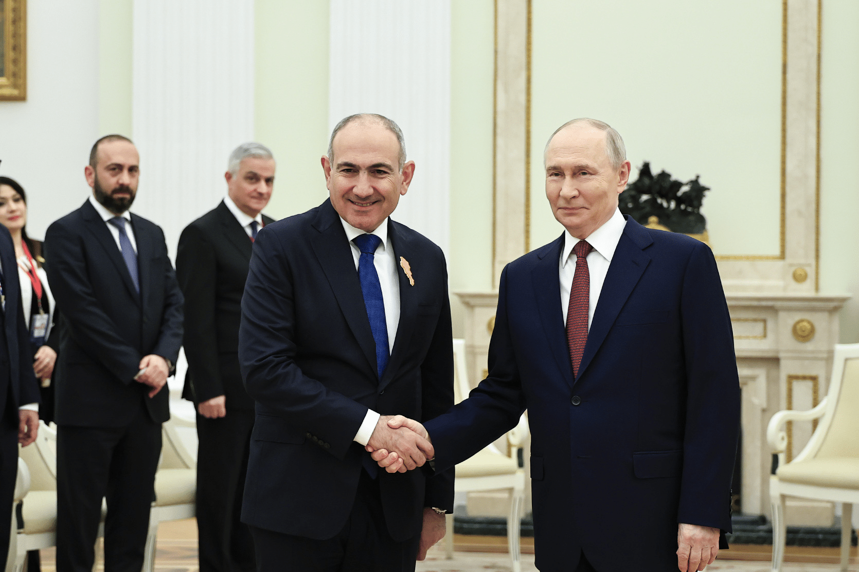 Opinion – Pashinyan plaisante avec Poutine au Kremlin : « L&rsquo;Arménie a trop de démocratie », par Harut Sassounian