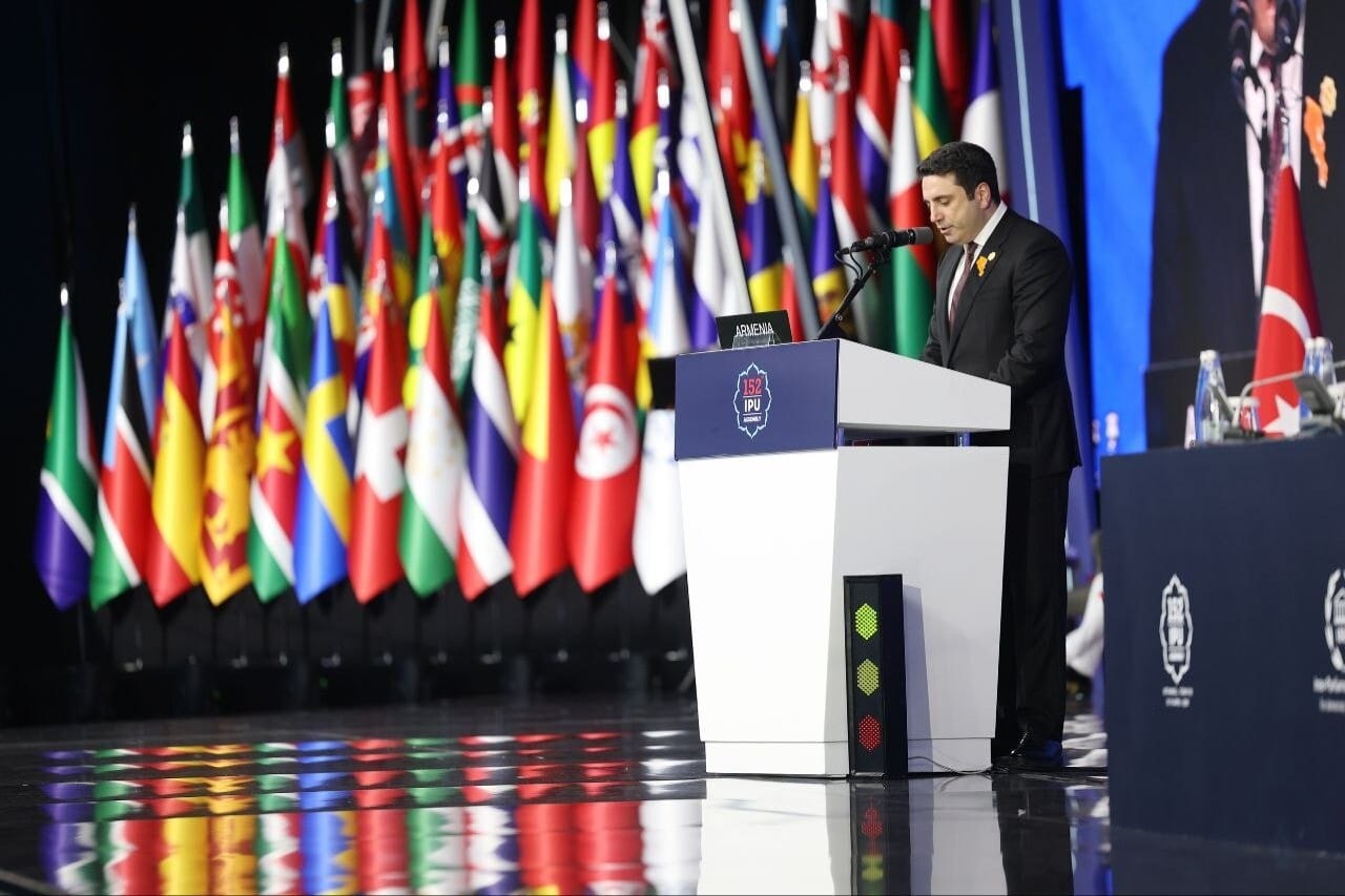  » Nous invitons la Turquie à devenir un partenaire et à se joindre à nous pour tisser la trame de la paix », déclare Alen Simonyan, lors de la 152e Assemblée de l’Union interparlementaire à Istanbul