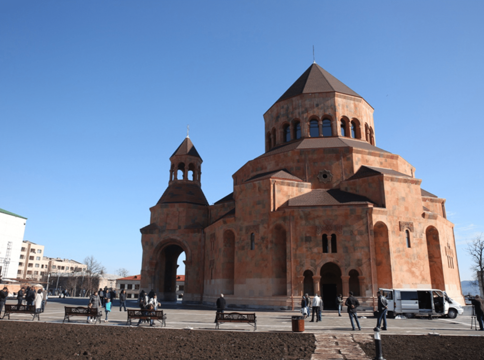 La destruction de la cathédrale arménienne Sainte-Mère-de-Dieu de Stepanakert a eu lieu en mars d’après des images prises par satellite