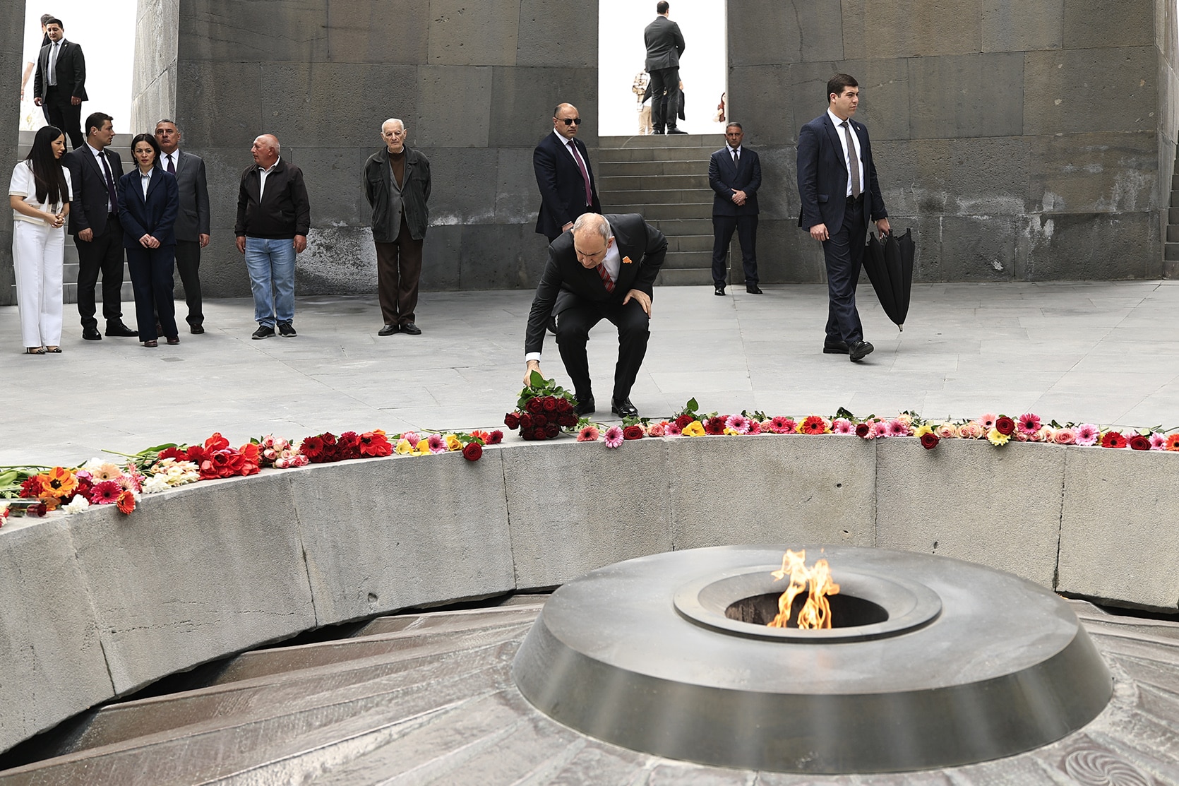 Nikol Pachinian a visité le Mémorial du génocide arménien à Yerevan