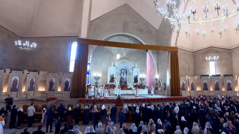 « Honte à toi, tyran ! » a crié un fidèle. Incident lors de la liturgie de Pâques en présence de Nikol Pachinian à l’église Sourp Krikor Lousavoritch de Yerevan